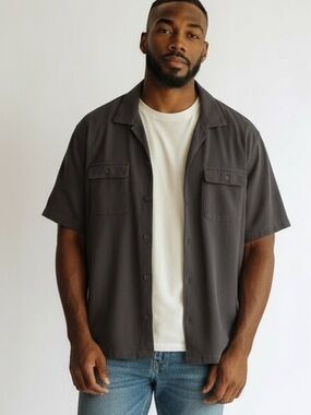 Sun + Stone Men's Short Sleeve Button-Up Shirt in Charcoal